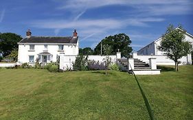 Spacious Secluded Stay In The Countryside.